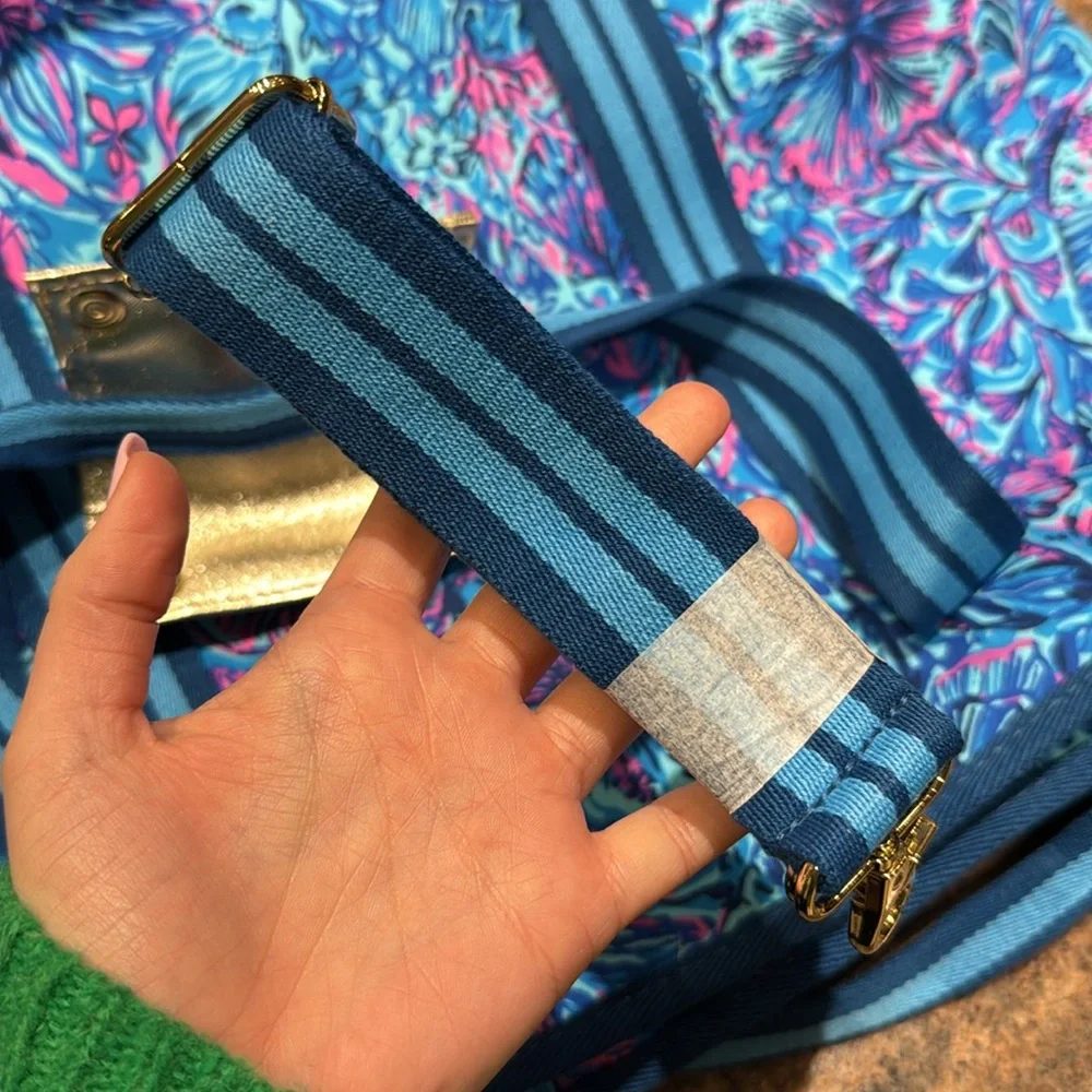 MOVING SALE: Lilly Pulitzer Blue and Pink Cooler Bag - Picture 13 of 13